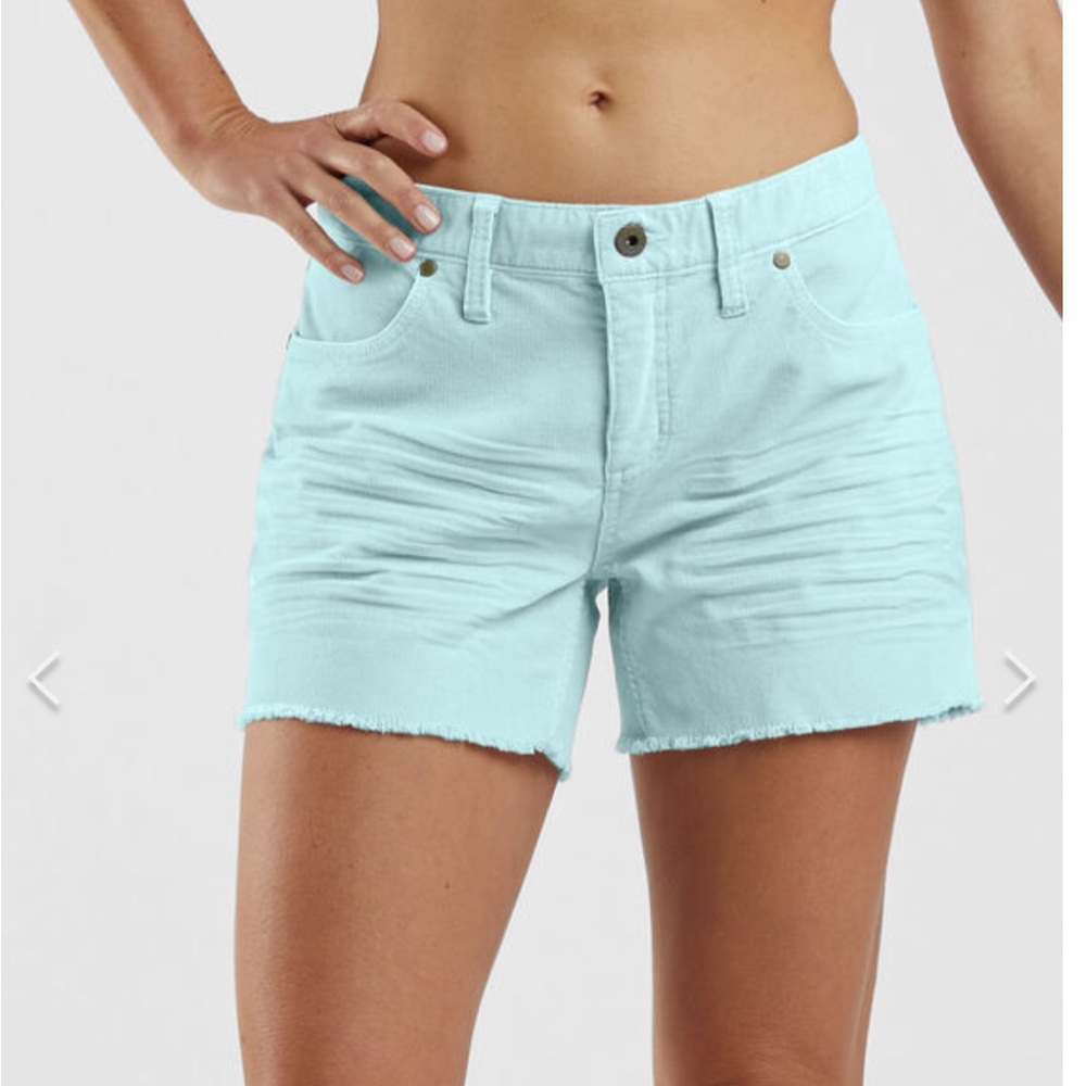 One pair Carve Designs women’s shorts size 2 Oahu 4” color sea glass
